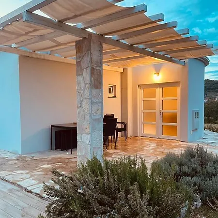 Peaceful Olea Oblica *